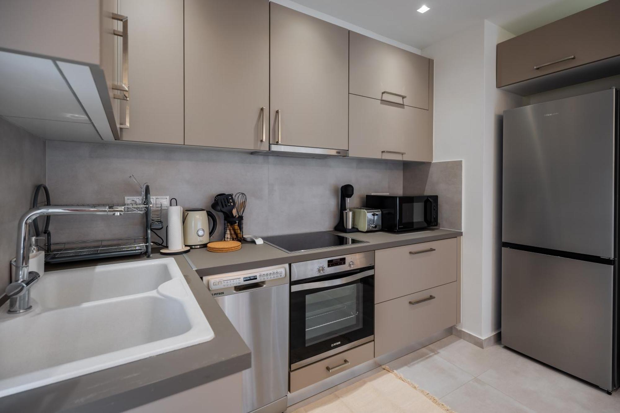 Sesilia Sea View Apartment Атина Екстериор снимка